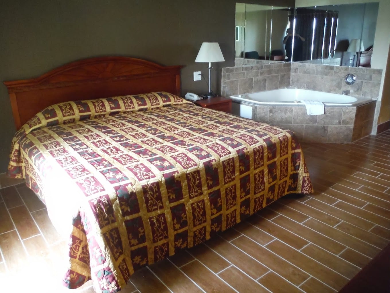 Budgetel Inn & Suites Hotel