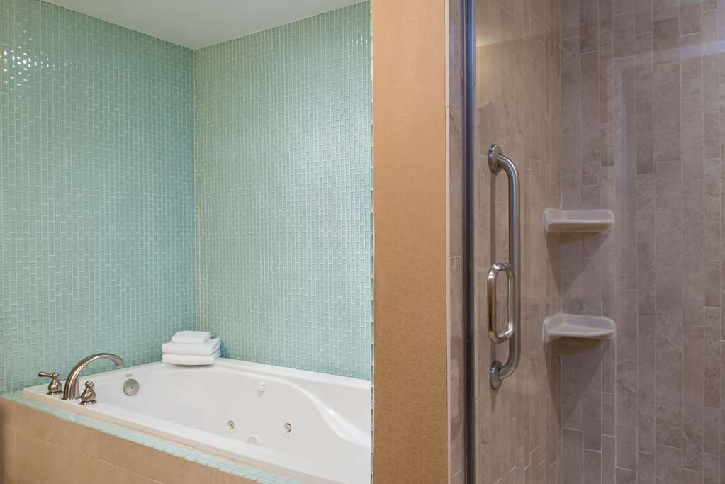 DoubleTree by Hilton Hotel Grand Rapids Airport