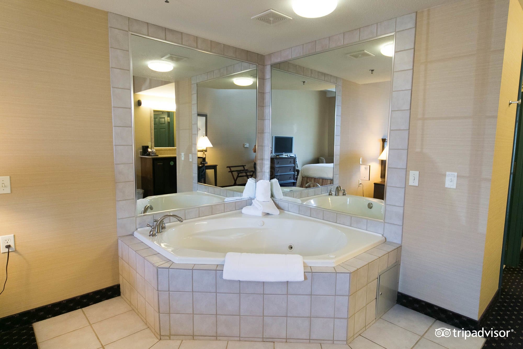 Country Inn & Suites by Radisson, Grand Rapids East, MI