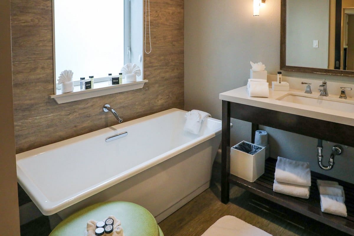 Almond Tree Inn has suites with private spa tubs