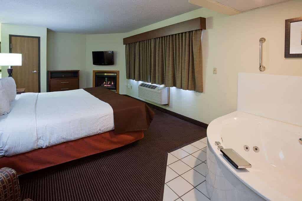 AmericInn by Wyndham Bismarck has Jacuzzi suites