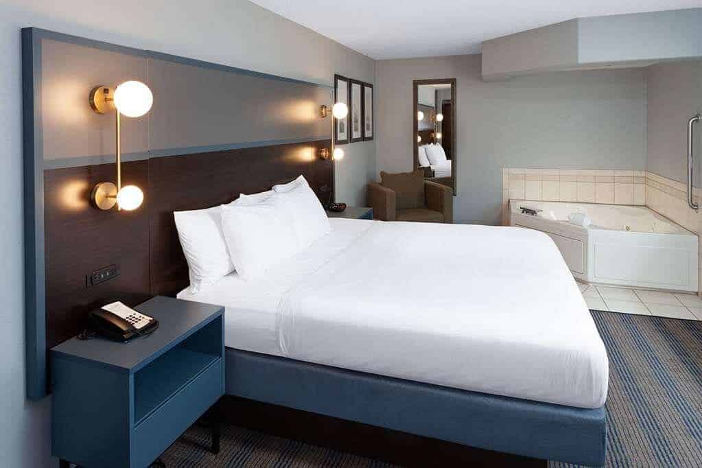 AmericInn by Wyndham Peoria has Jacuzzi suites