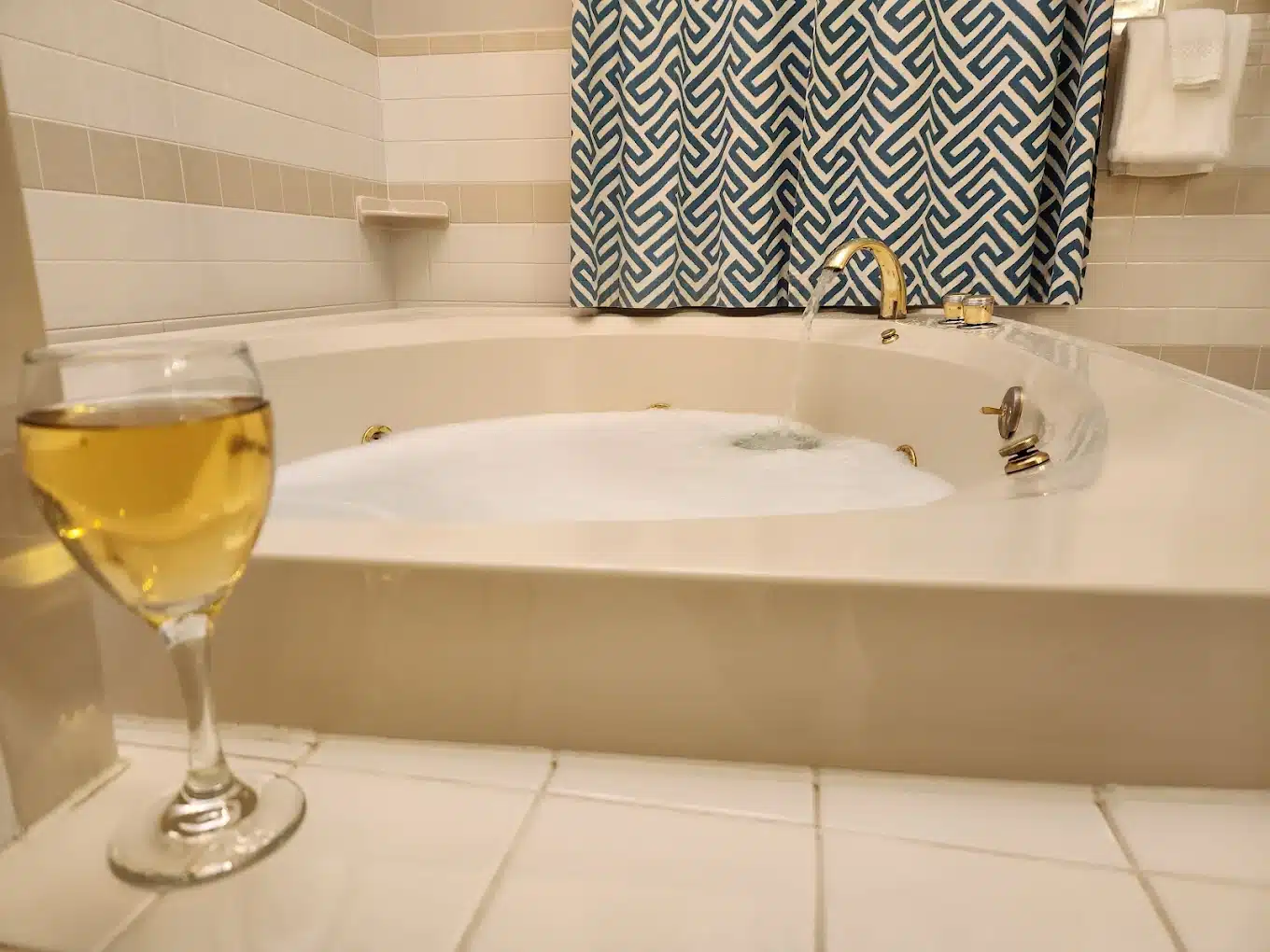 Beech Tree Inn and Cottage has Jacuzzi suites
