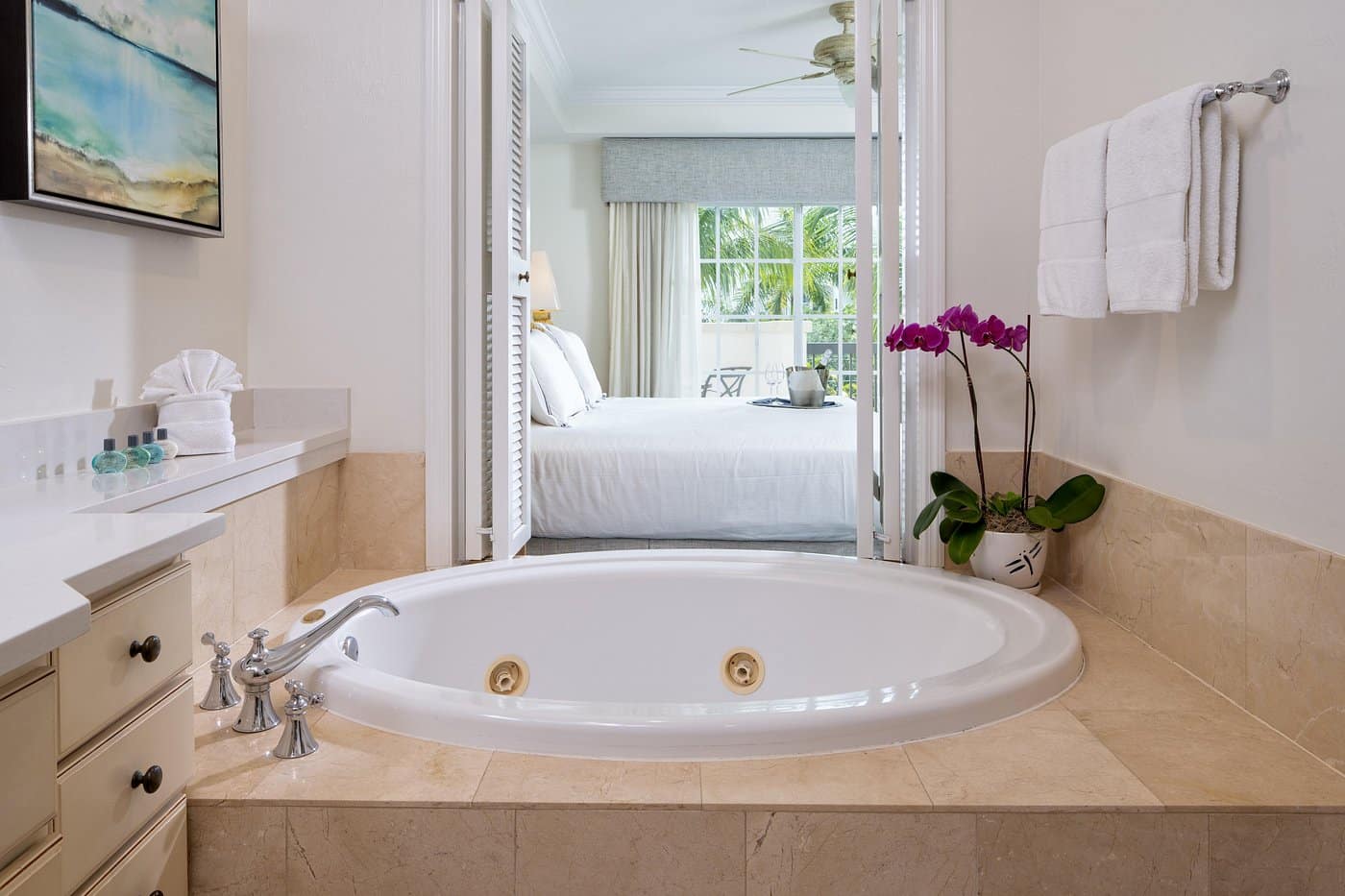 Bellasera Hotel has Jacuzzi suites