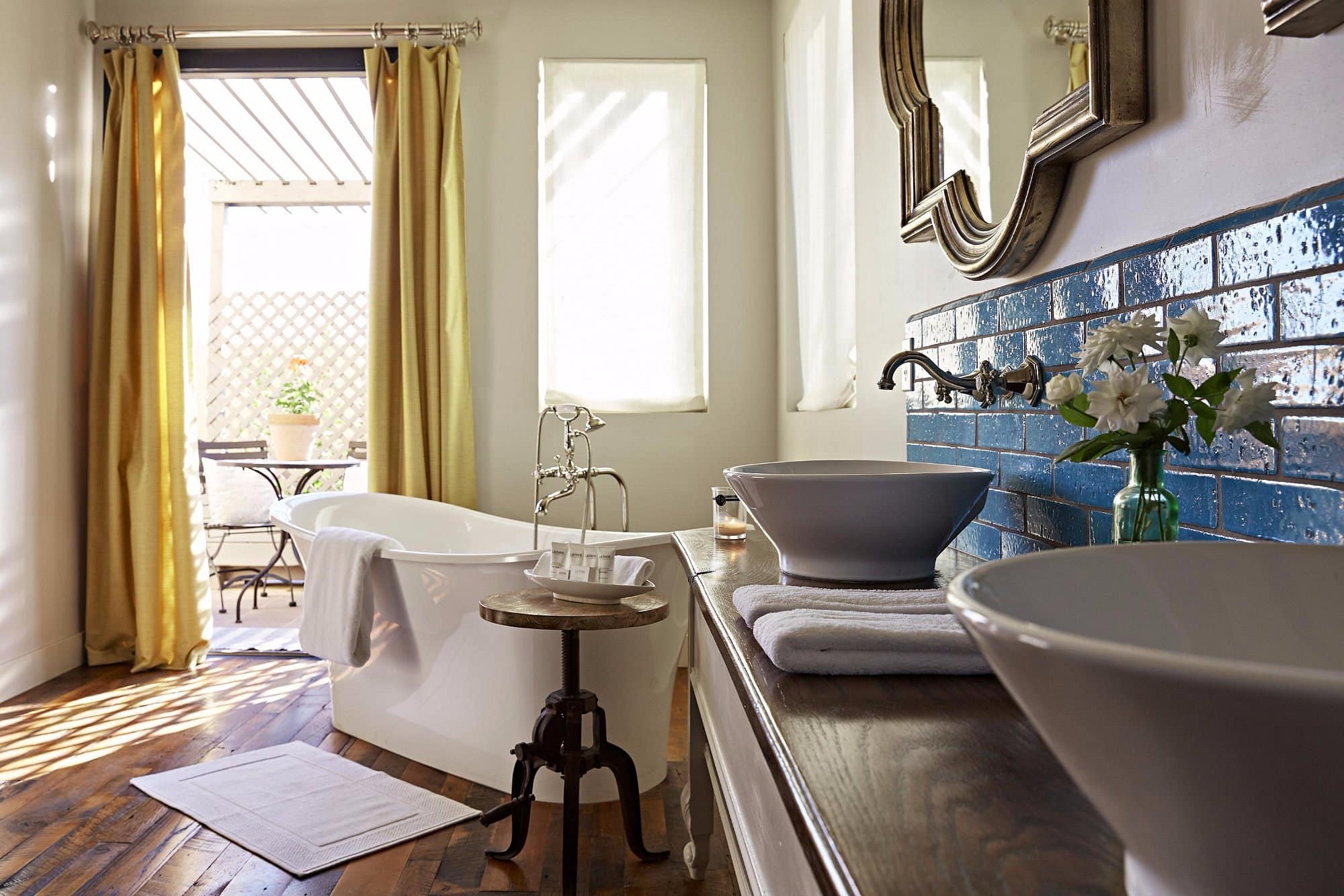 Bespoke Inn Scottsdale has spa tub suites