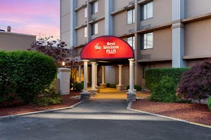 St. Charles Hotels with Jacuzzi in Room