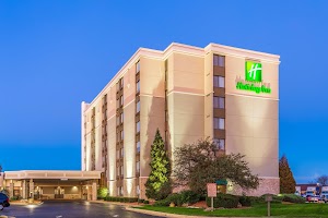 Rockford Hotels with Jacuzzi in Room