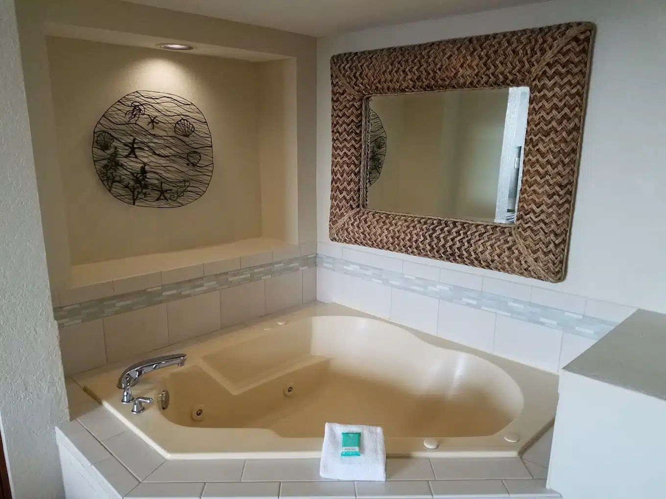 Club Wyndham Santa Barbara has Jacuzzi suites