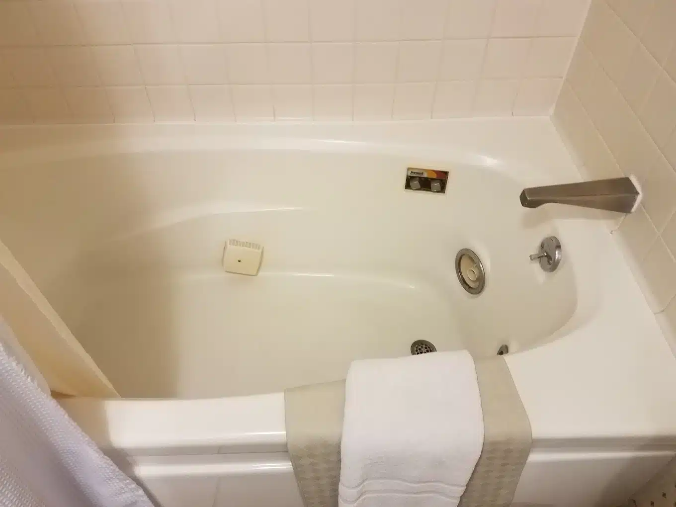 DoubleTree by Hilton Nashua has Jacuzzi suites