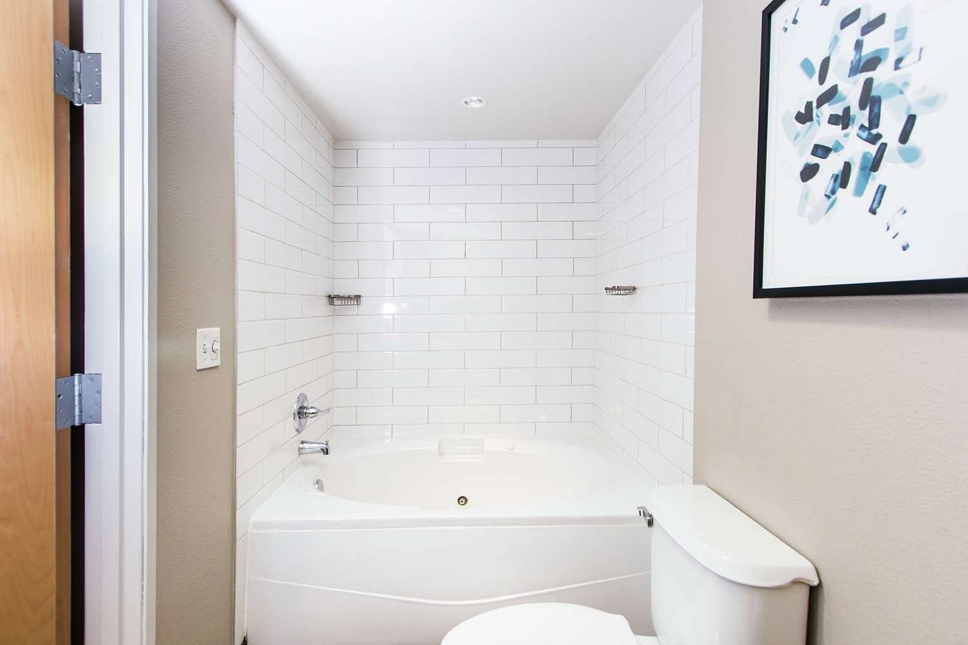 Doubletree Resort By Hilton Hotel Grand Key - Key West has Jacuzzi suites