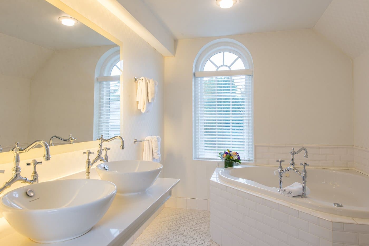 Exeter Inn has Jacuzzi suites