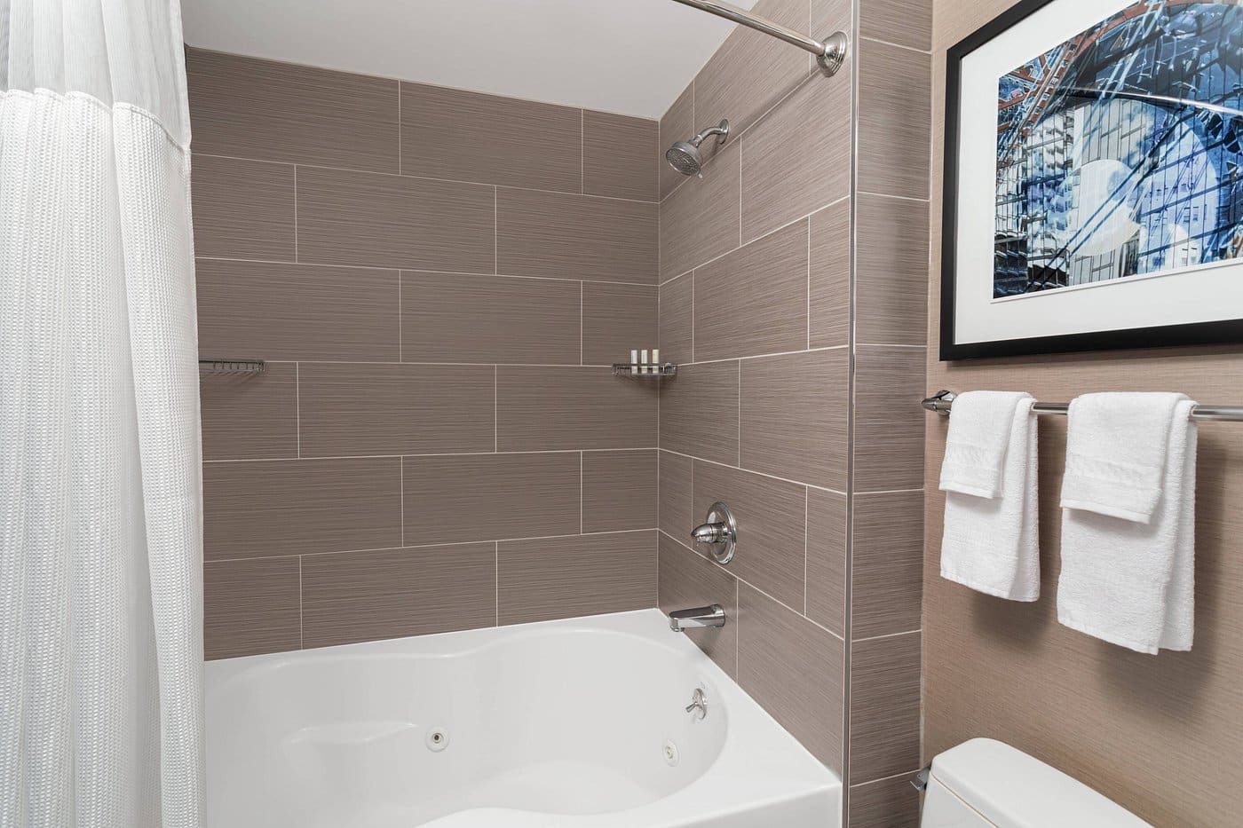 Fairfield Inn & Suites New York Staten Island has Jacuzzi suites