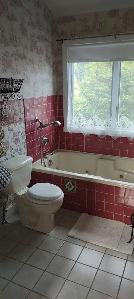 Gardenview Bed and Breakfast has Jacuzzi suites