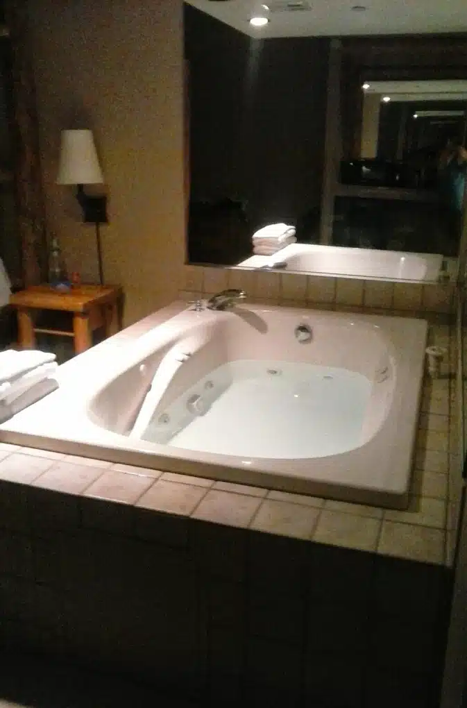 Great Wolf Lodge Williamsburg has Jacuzzi suites