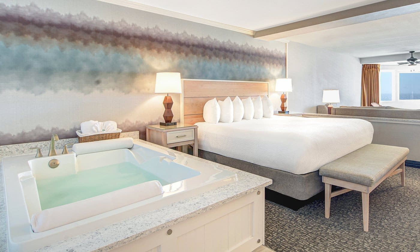 Hallmark Resort in Newport has Jacuzzi suites