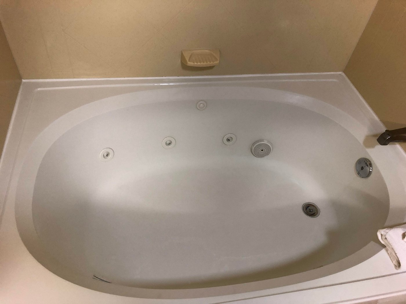 Hampton Inn Melbourne-Viera has Jacuzzi suites