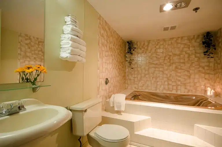 Hampton Village Inn has Jacuzzi suites