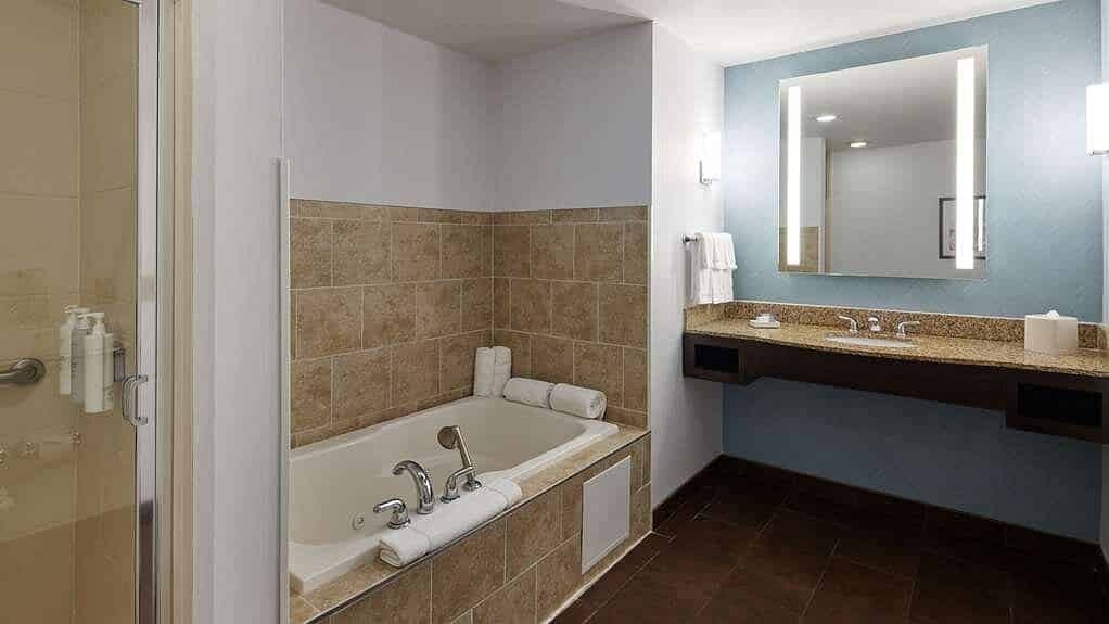 Hilton Garden Inn Merrillville has Jacuzzi suites