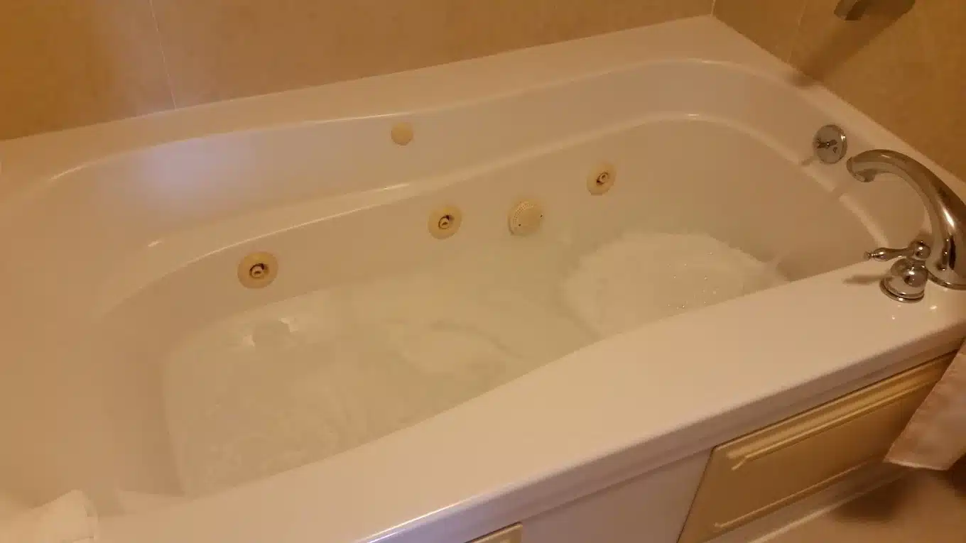 Hilton Garden Inn New York/Tribeca has Jacuzzi suites