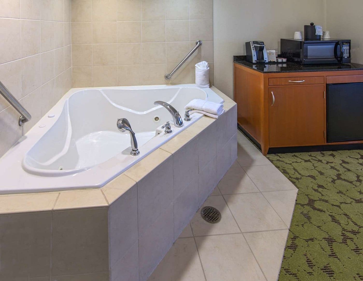 Hilton Garden Inn Tallahassee Central has Jacuzzi suites