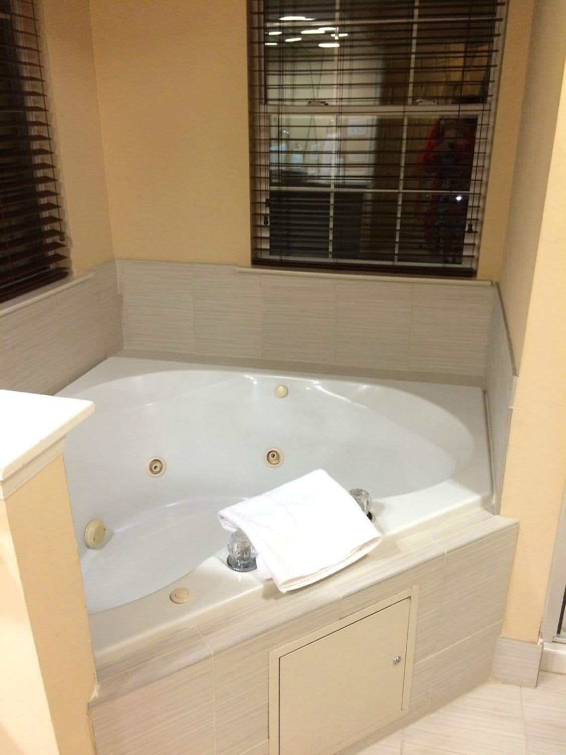 Hilton Vacation Club Greensprings Williamsburg has Jacuzzi suites