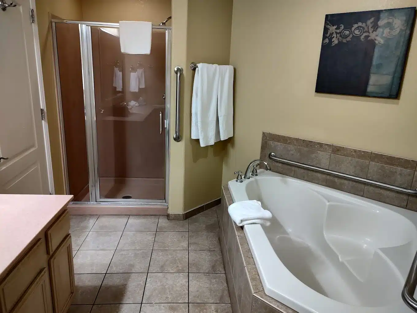 Hilton Vacation Club Scottsdale Villa Mirage has Jacuzzi suites