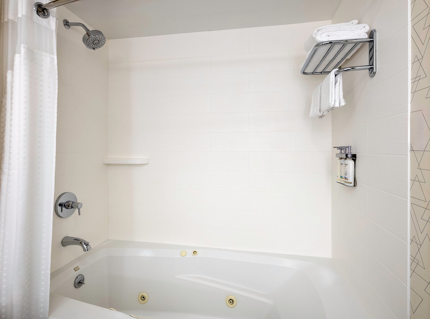 Holiday Inn Express New York City - Chelsea By IHG has Jacuzzi suites