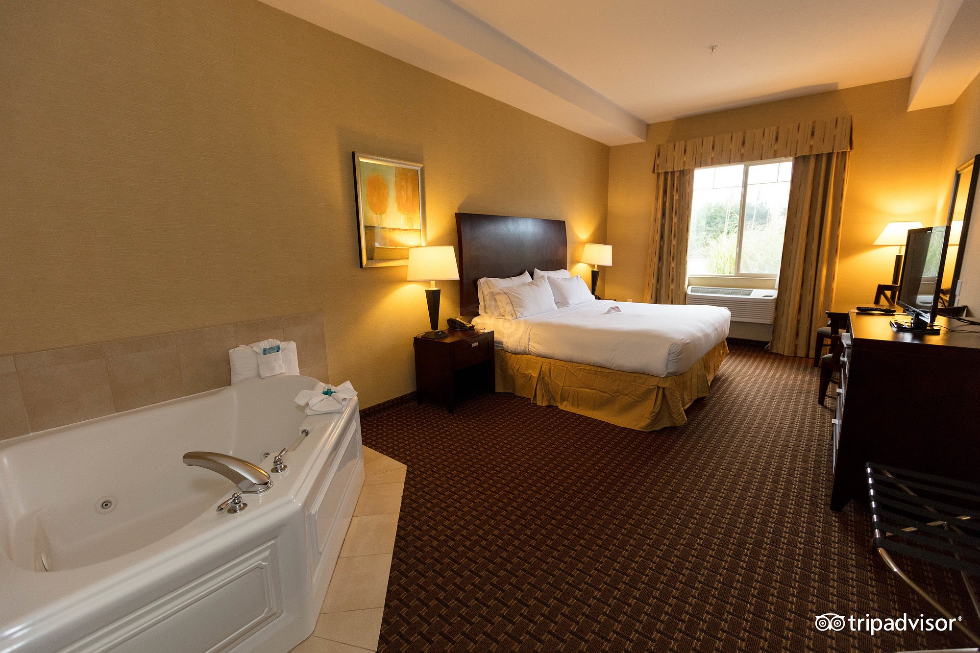 Holiday Inn Express & Suites Newport