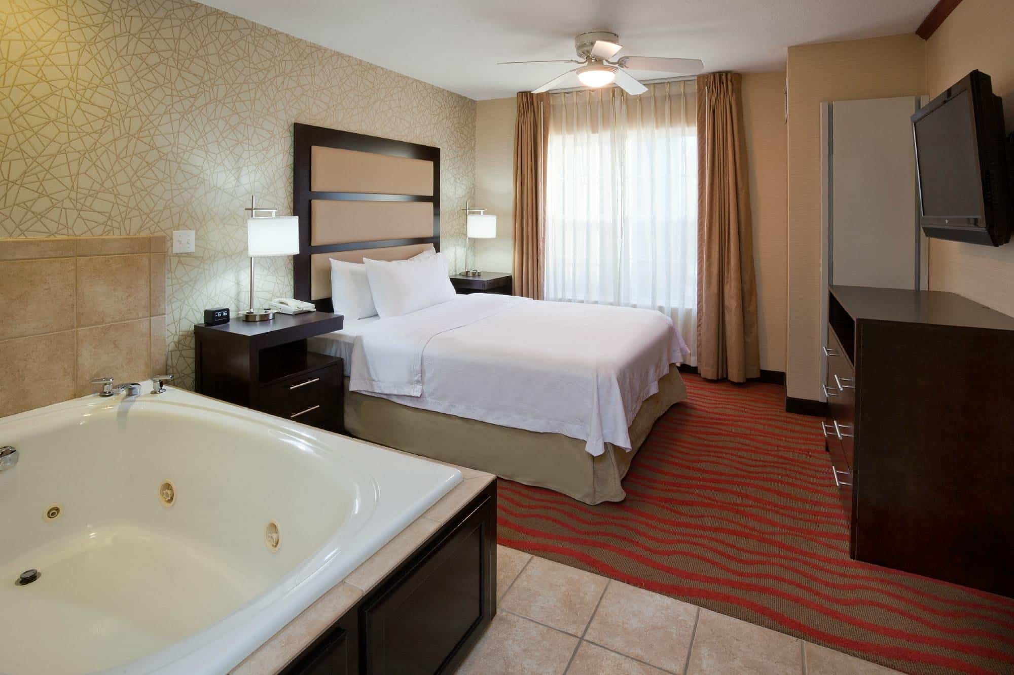 Homewood Suites by Hilton Sioux Falls has Jacuzzi suites