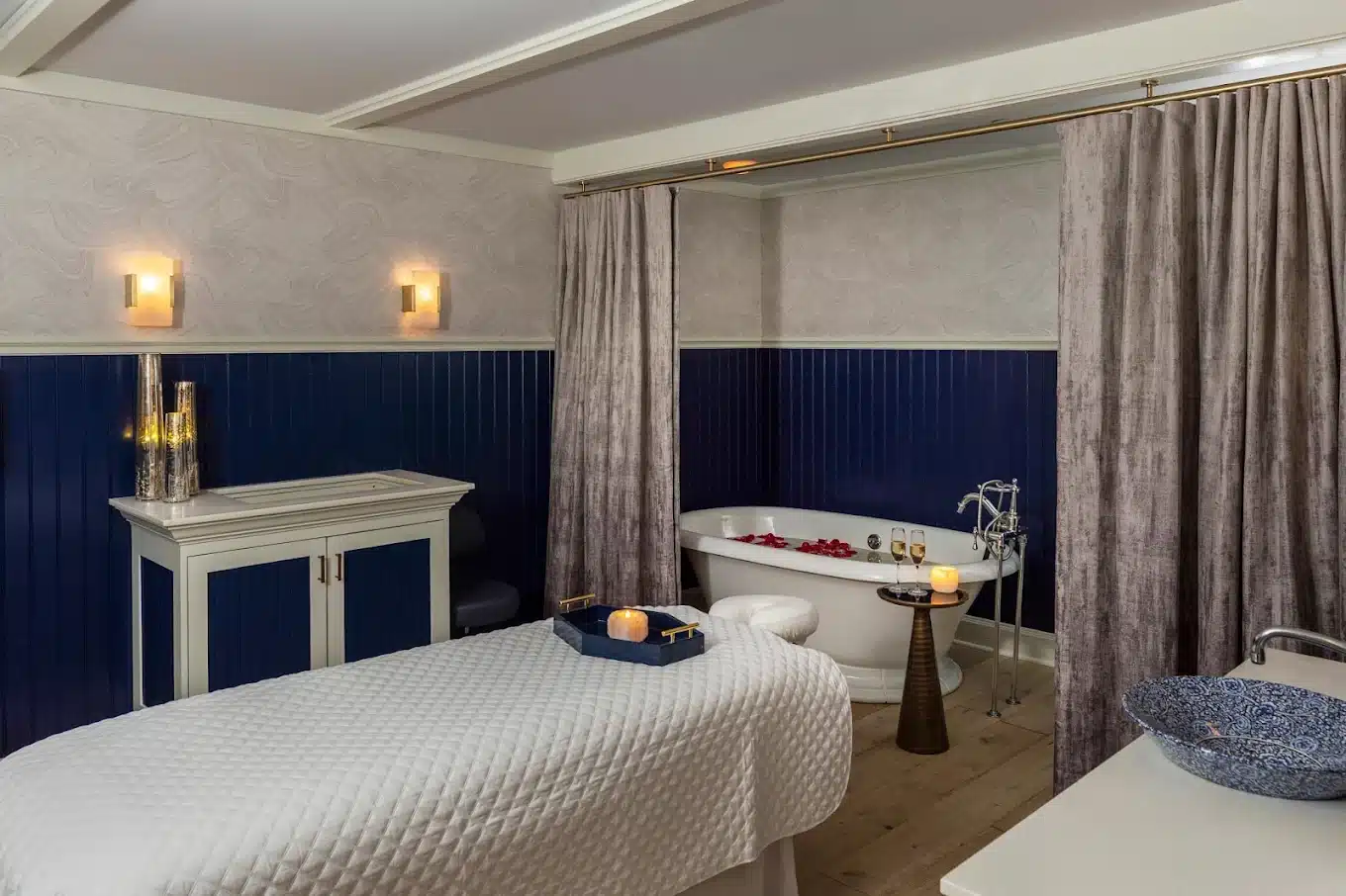 Hotel Viking has Jacuzzi suites