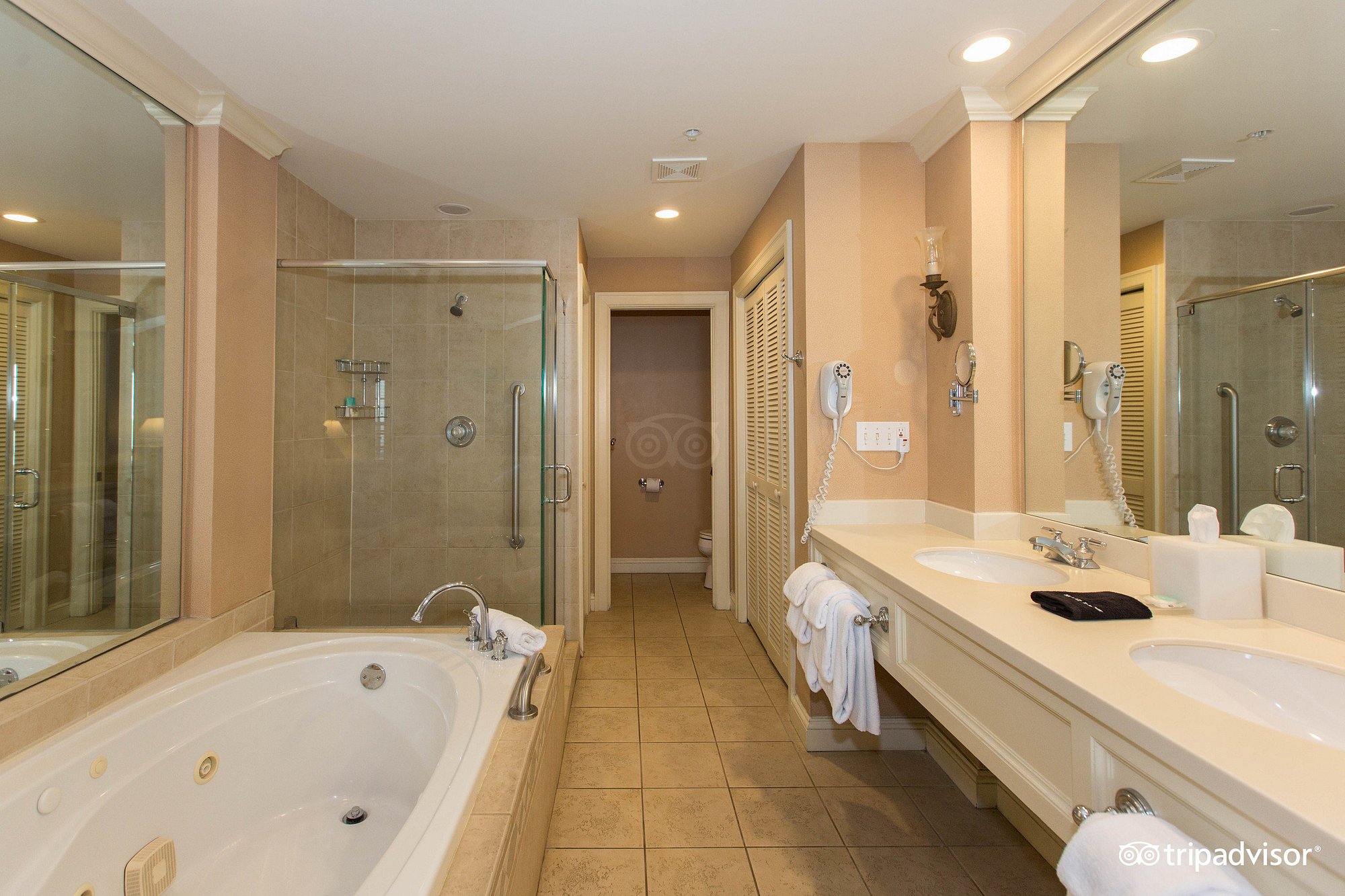 Hyatt Vacation Club at Beach House has Jacuzzi suites