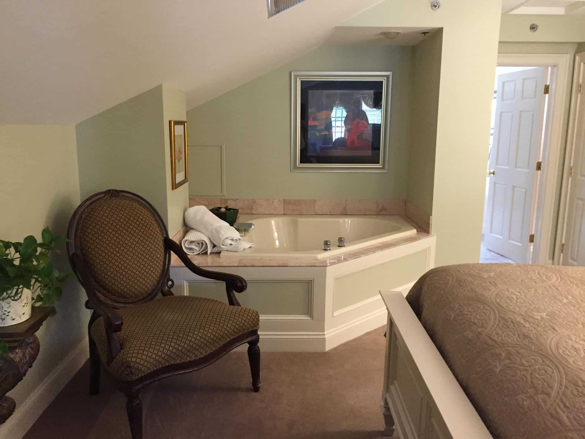 Hydrangea House Inn has Jacuzzi suites