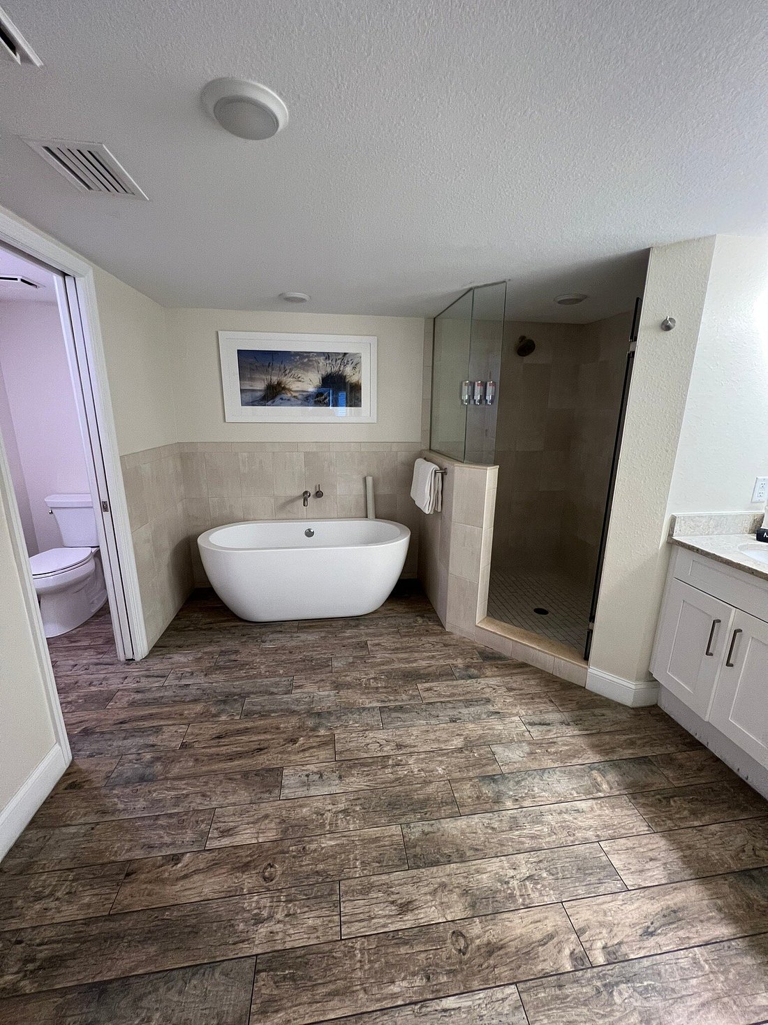 Legacy Vacation Resort Indian Shores has suites with private hot tub