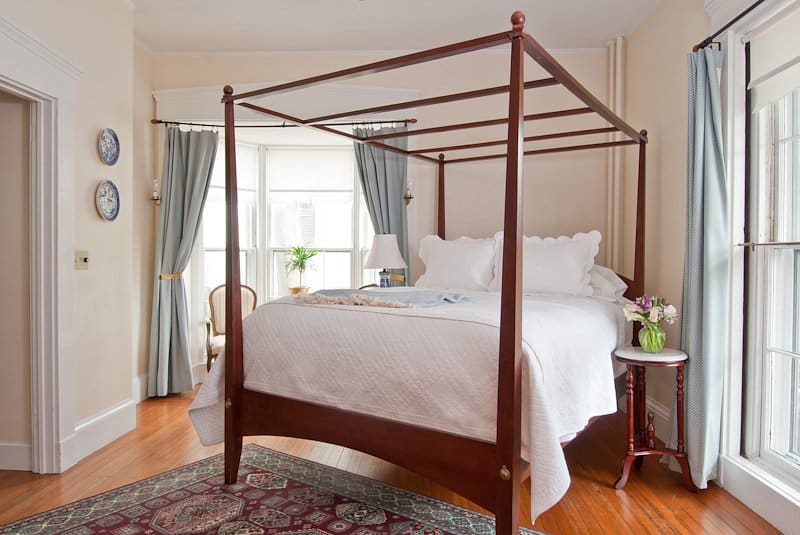 Marshall Slocum Inn has Jacuzzi suites