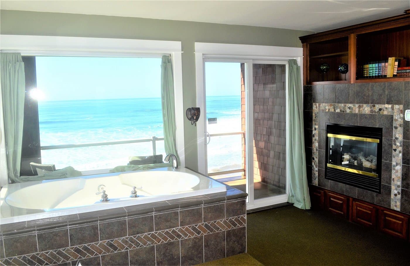 Nelscott Manor has Jacuzzi suites