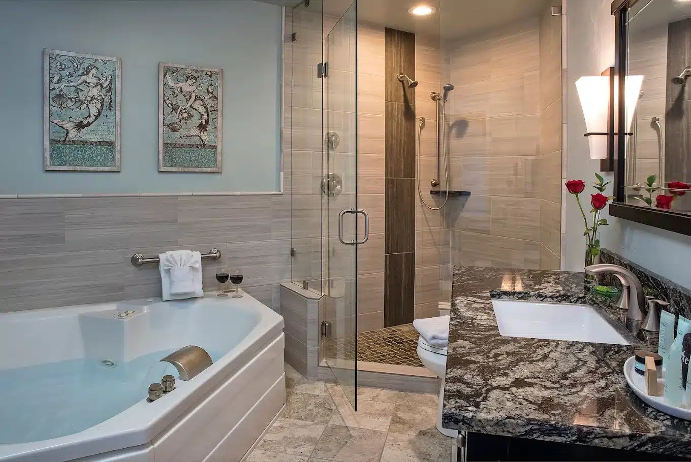 Ocean House Newport Oregon has Jacuzzi suites