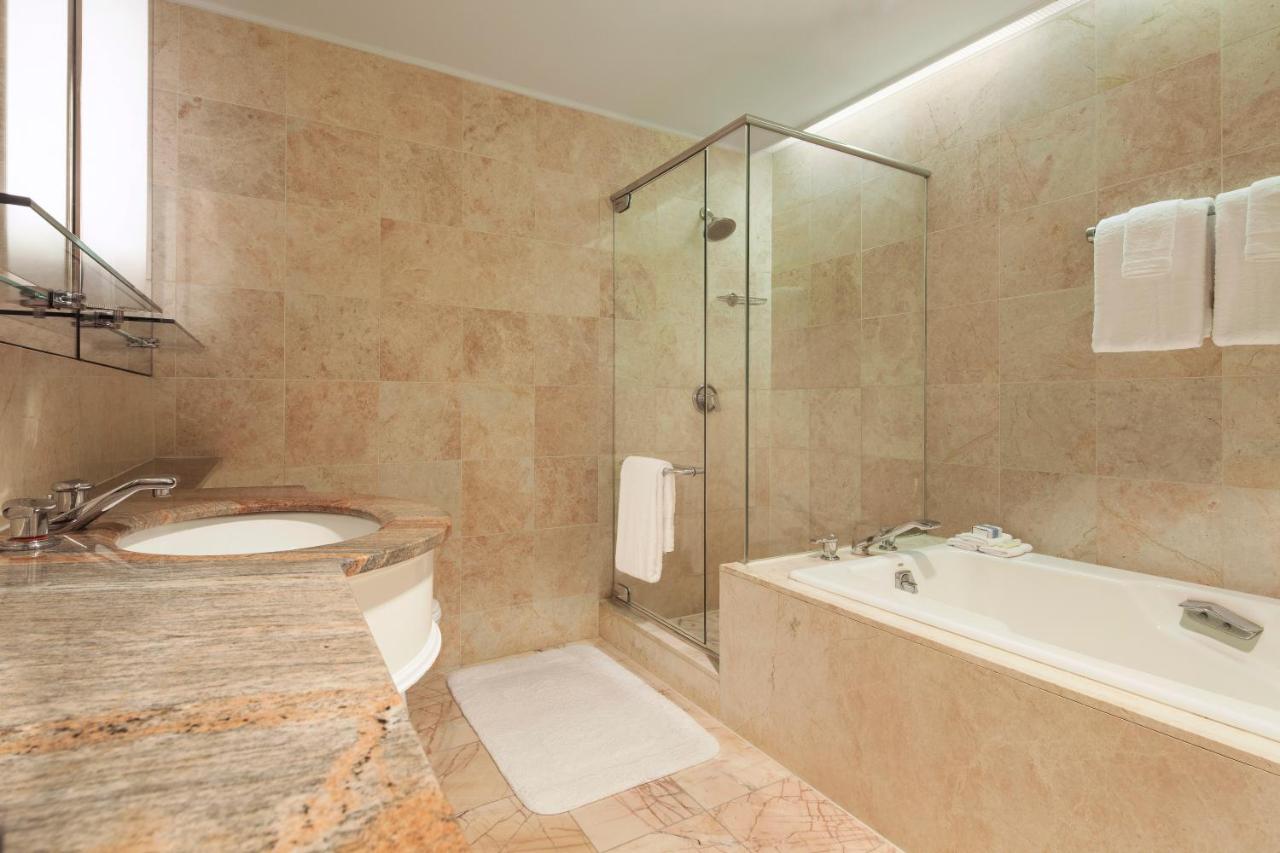 Omni Berkshire Place has Jacuzzi suites