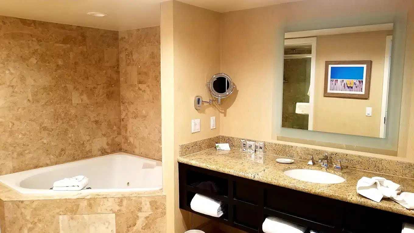 Opal Key Resort & Marina has Jacuzzi suites