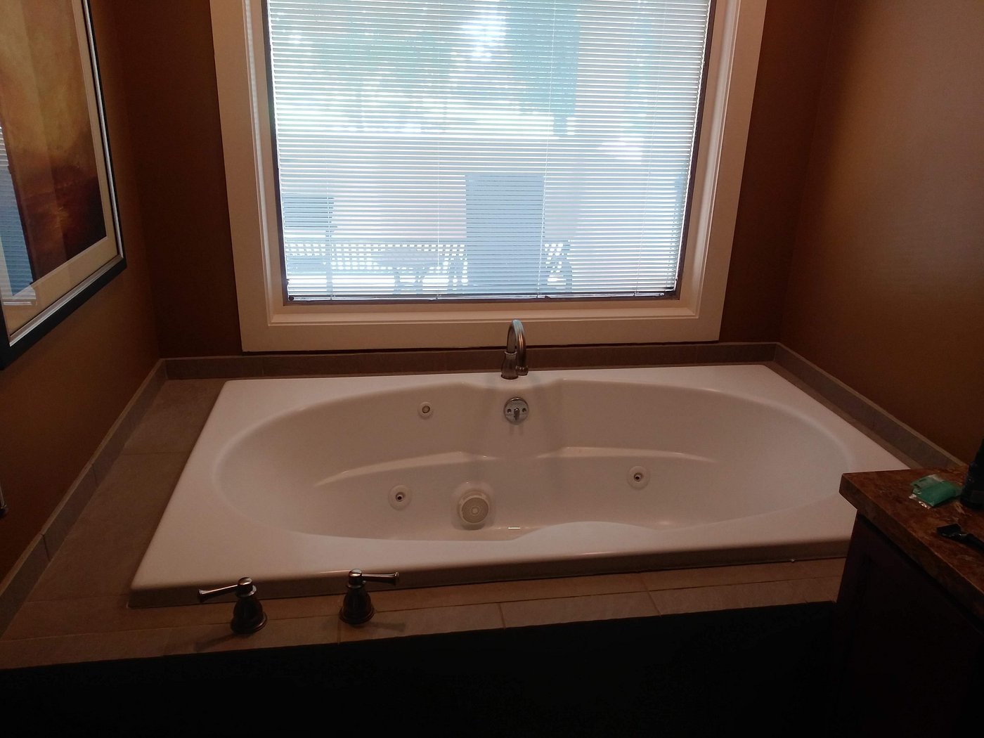 Orange Tree Resort has Jacuzzi suites