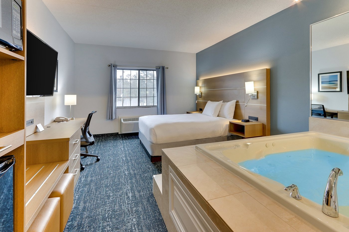 Parkshore Resort has Jacuzzi suites
