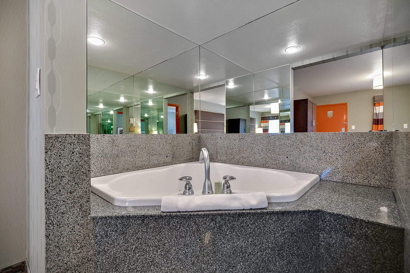 Parkview Scottsdale Resort has Jacuzzi suites