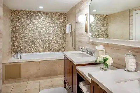 Peoria Marriott Pere Marquette has Jacuzzi suites