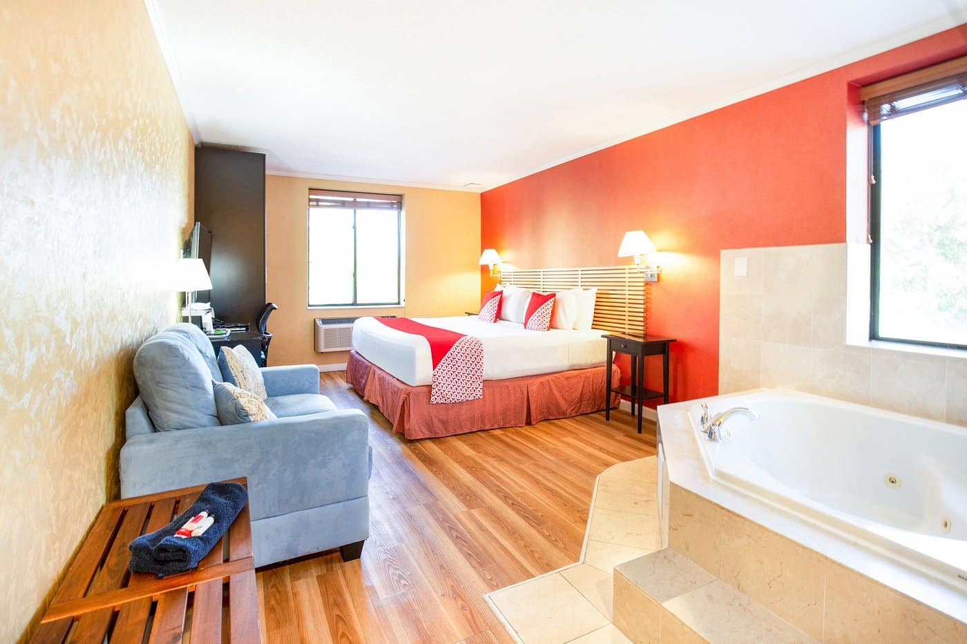 Quality Inn JFK Airport Rockaway Blvd has Jacuzzi suites