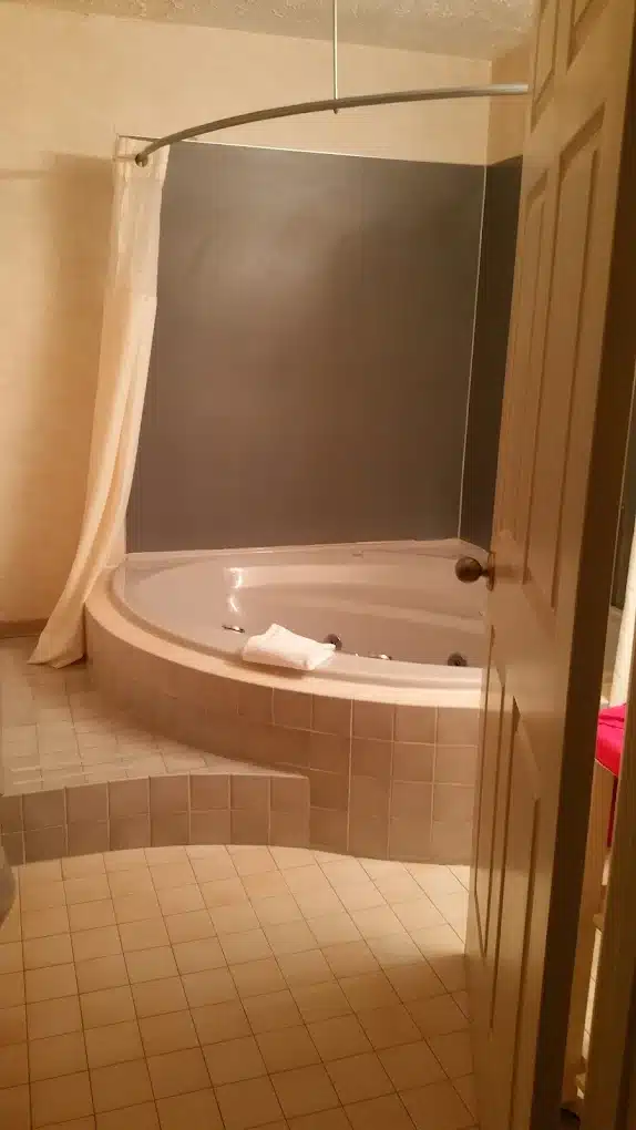 Quality Inn Traverse City has Jacuzzi suites