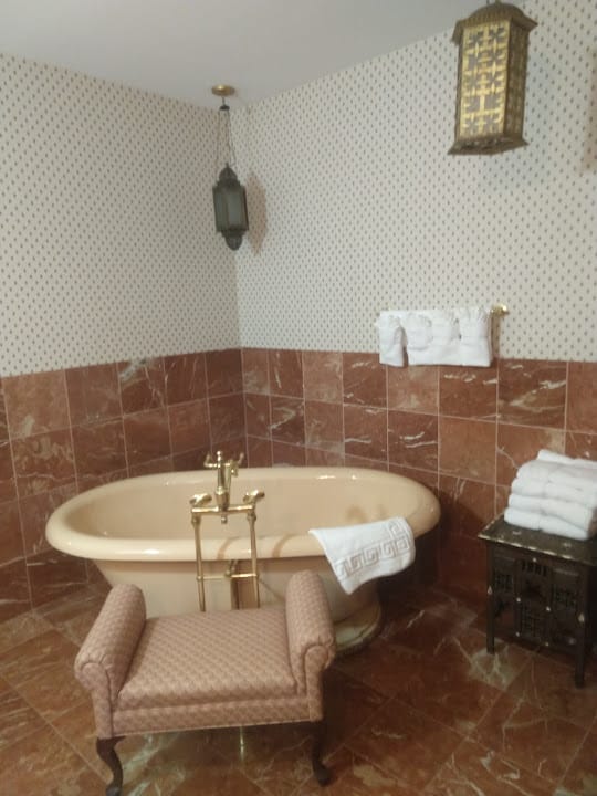 Riverview Inn & Suites