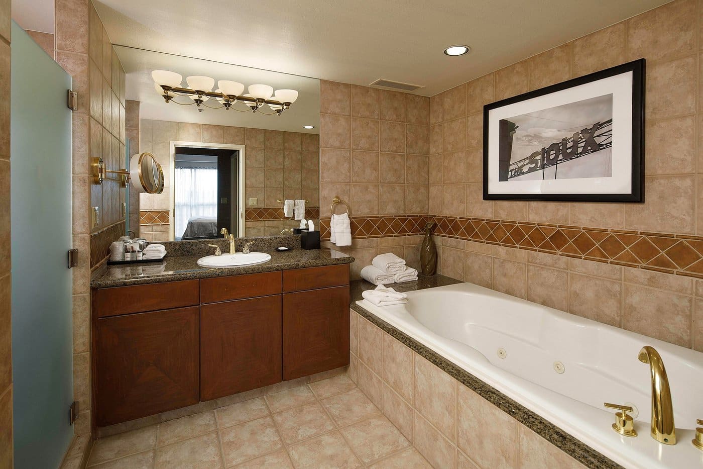 Sheraton Sioux Falls & Convention Center has Jacuzzi suites