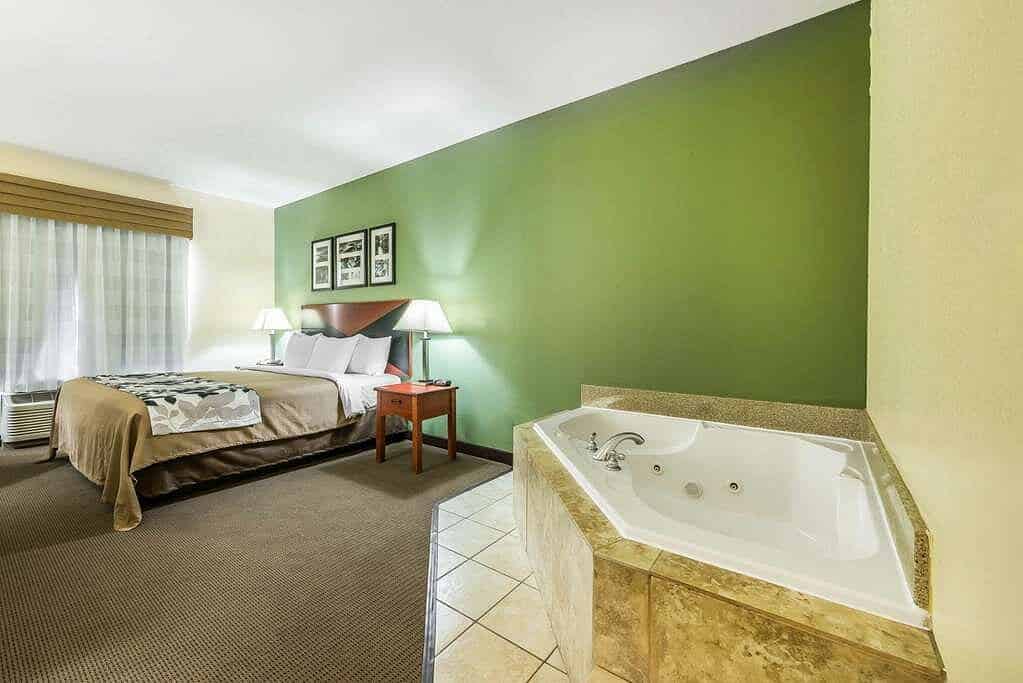 Sleep Inn & Suites University / Shands has Jacuzzi suites