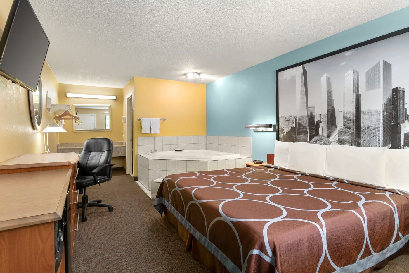 Super 8 by Wyndham Findlay has room with private Jacuzzi