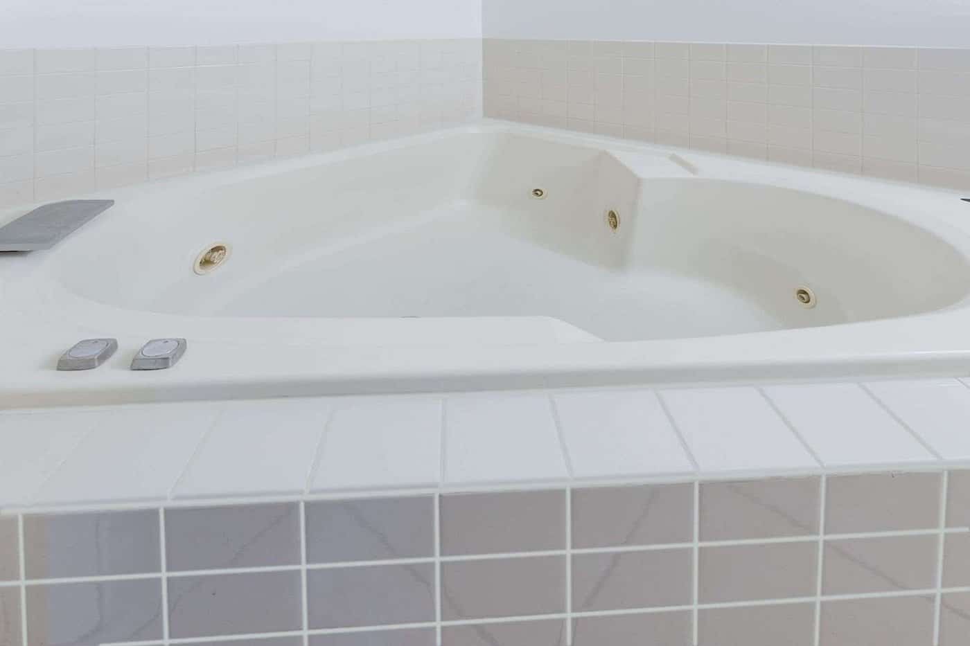 Super 8 by Wyndham Rockford has private hot tub in room