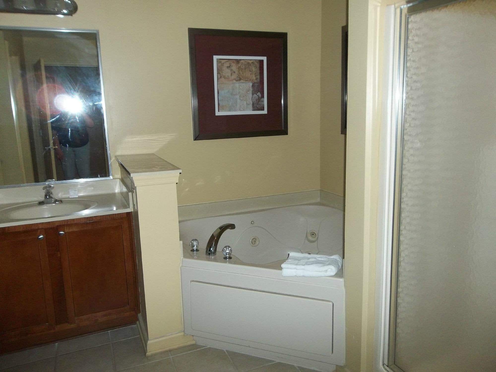 The Colonies at Williamsburg has Jacuzzi suites